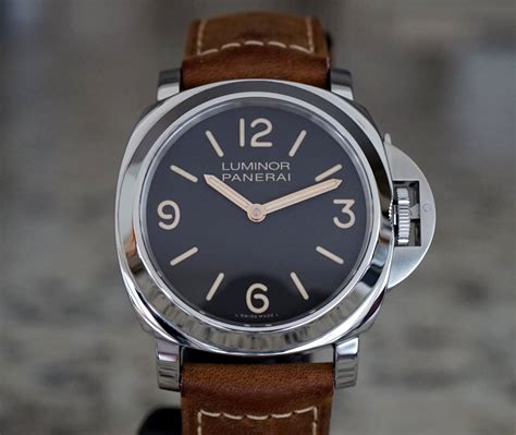 panerai pam 390|pam 390 luminor base.